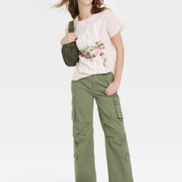 NWT Women's Guns N' Roses Floral Short Sleeve Graphic T-Shirt - Blush - Picture 3 of 3